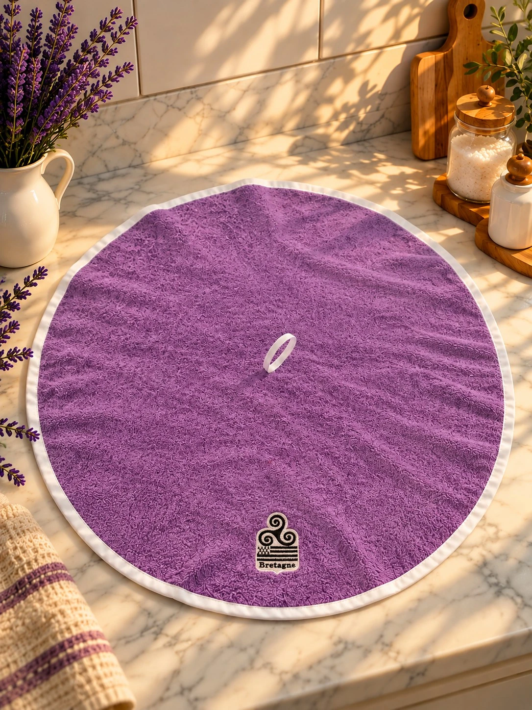 Bretagne Embroidered Round Hanging Towel