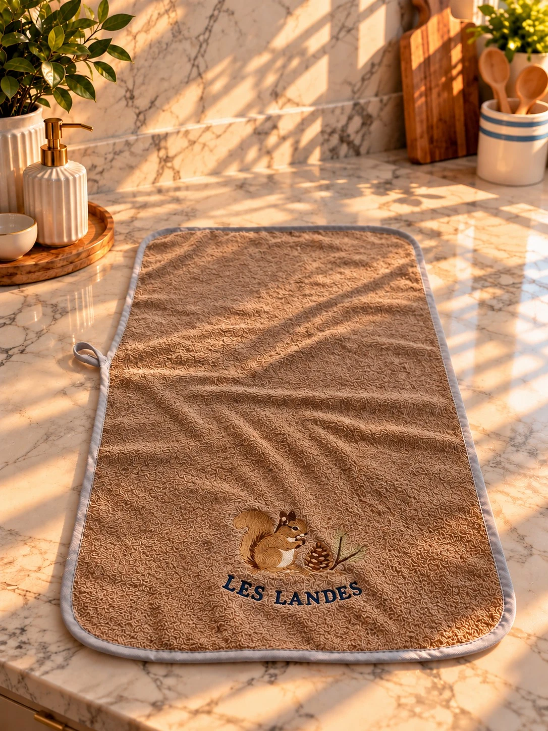 Les Landes Embroidered Hanging Hand Towel